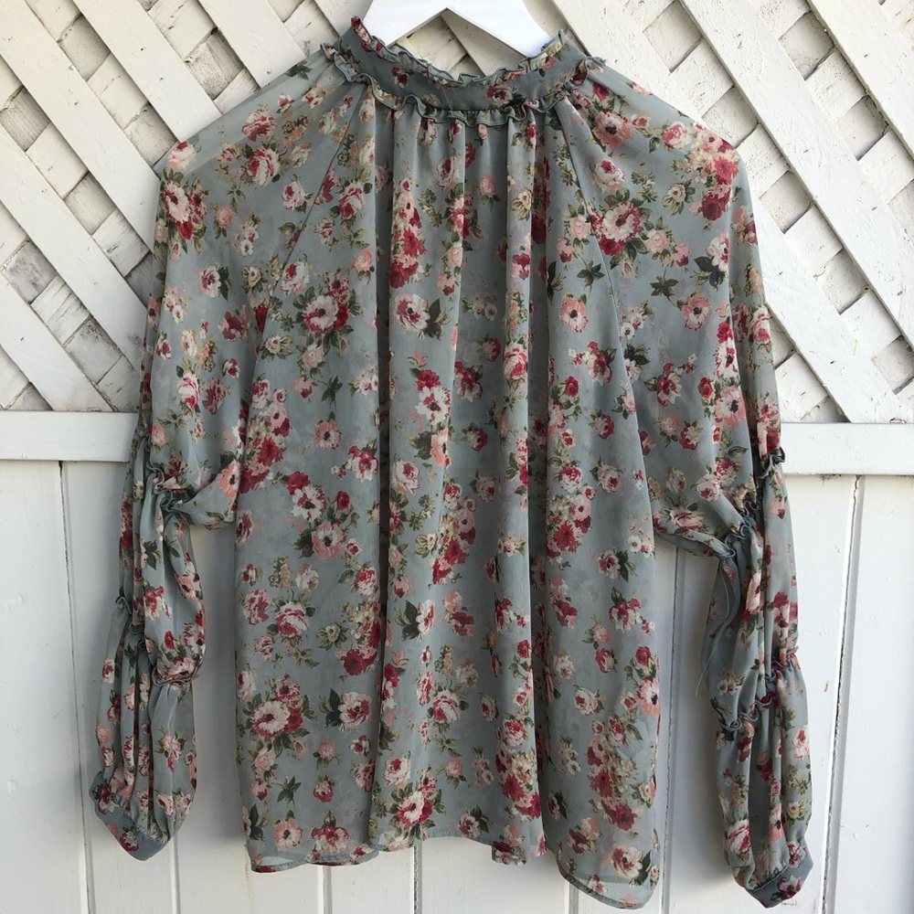 Floral print blouse